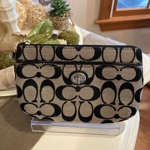 Coach Park Signature Medium Wristlet in black and gray